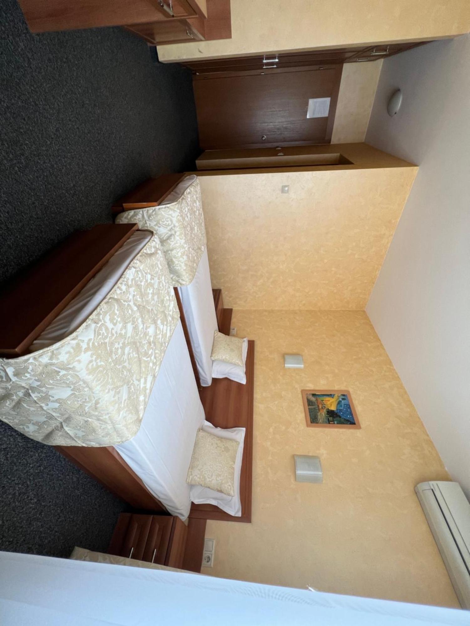 Hotel 007 2*